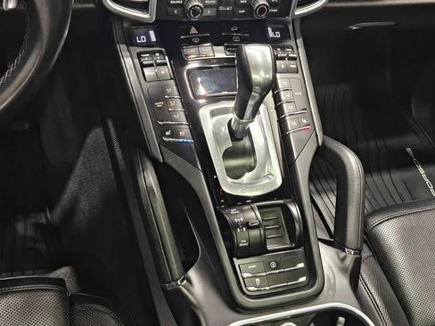 Used 2016 Porsche Cayenne AWD/4WD image 8
