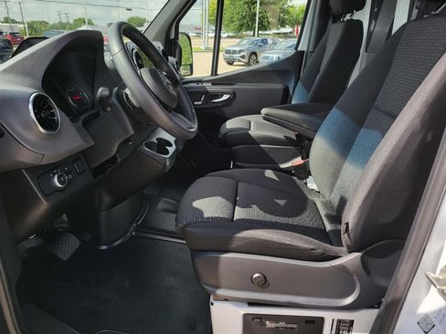 Used 2025 Mercedes-Benz Sprinter 2500 image 17