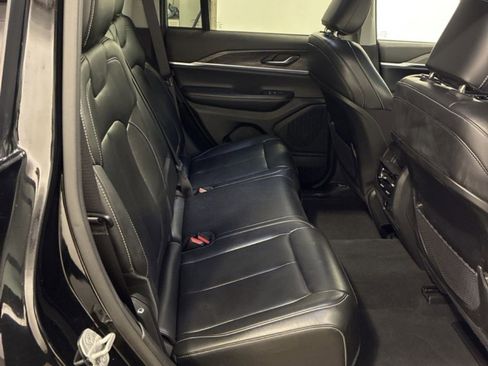 Used 2023 Jeep Grand Cherokee Limited w/ Black Appearance Package image 16