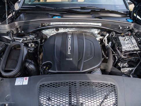 Certified 2020 Porsche Macan image 29