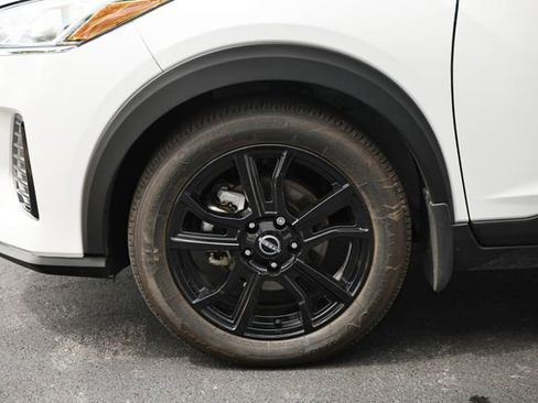 Used 2024 Nissan Kicks SV FWD image 10