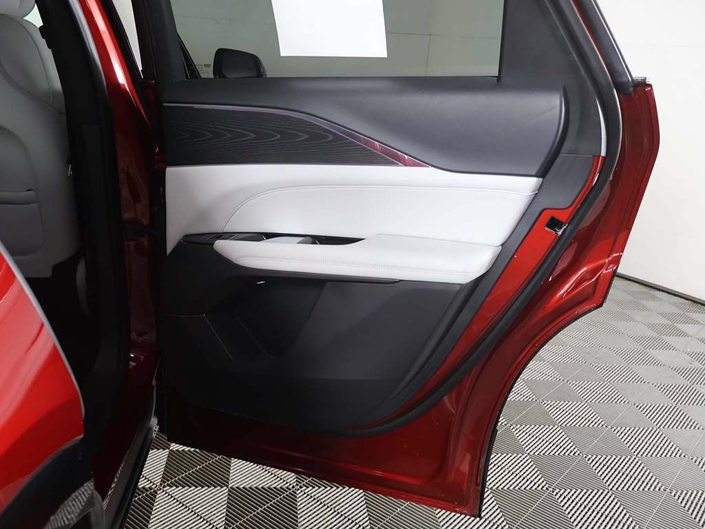 Used 2024 Cadillac Lyriq Sport RWD image 27