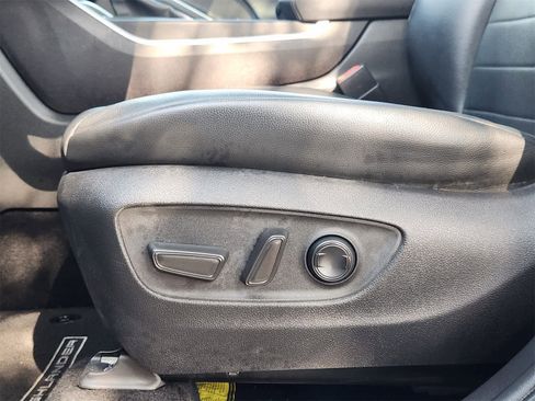 Used 2022 Toyota Highlander XLE image 24