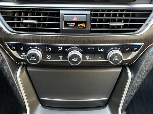 Used 2020 Honda Accord Touring image 31