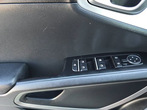Used 2021 Kia Soul LX FWD image 11