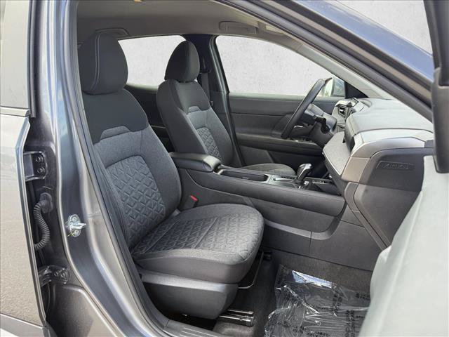 Used 2025 Nissan Kicks SV FWD image 13