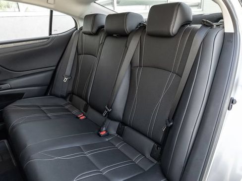 Used 2025 Lexus ES 300h w/ Accessory Package (Z2) FWD image 15