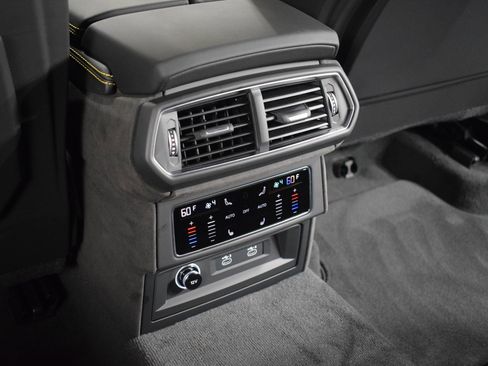 Used 2025 Lamborghini Urus SE image 20