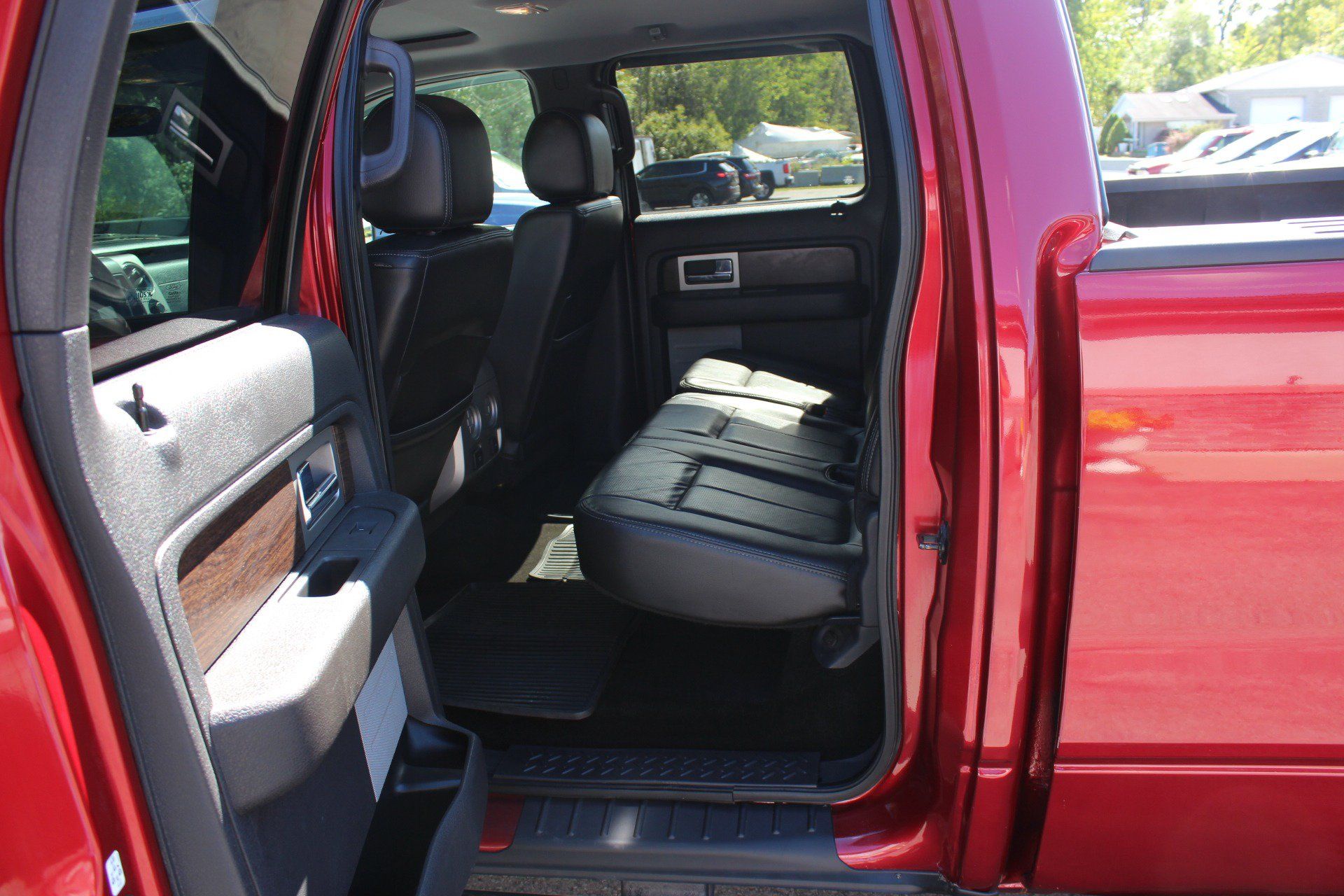 Used 2014 Ford F150 Lariat w/ Equipment Group 502A Luxury AWD/4WD image 30