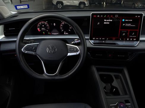 Used 2026 Volkswagen Tiguan SE FWD image 14