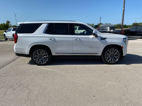 Used 2023 GMC Yukon Denali Ultimate AWD/4WD image 7