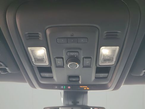 Used 2022 Chevrolet Suburban RST w/ Sport Performance Package image 41