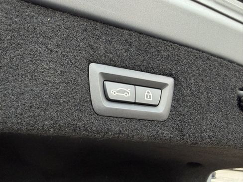 Used 2022 BMW 750i xDrive w/ Executive Package image 8