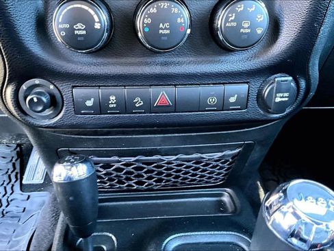 Used 2017 Jeep Wrangler Unlimited Sahara image 15