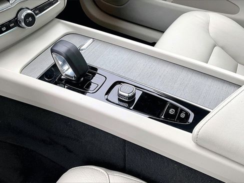 Used 2023 Volvo XC60 B5 Plus w/ Climate Package image 17