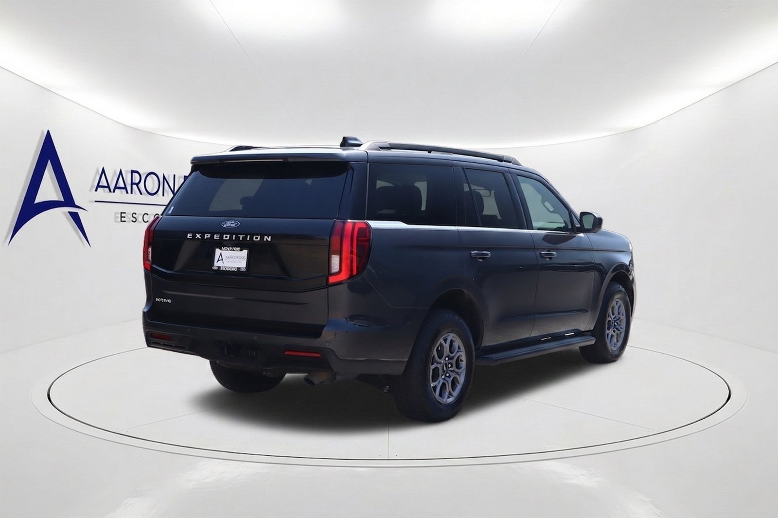 Used 2025 Ford Expedition Active RWD image 4