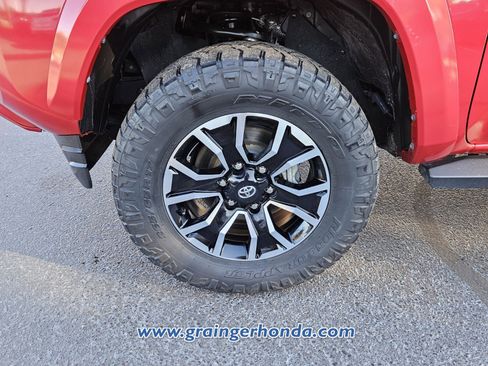 Used 2021 Toyota Tacoma TRD Sport image 9