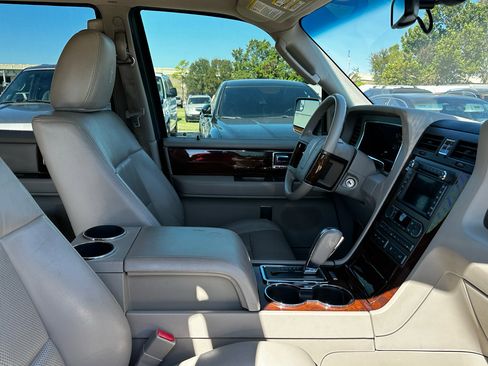 Used 2012 Lincoln Navigator 2WD image 73