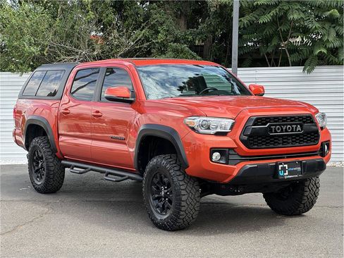 Used 2016 Toyota Tacoma TRD Off-Road AWD/4WD image 8