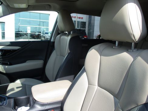 Used 2025 Subaru Outback Limited AWD/4WD image 15