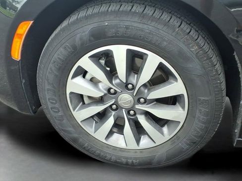 Used 2020 Chrysler Pacifica Touring-L Plus FWD image 18