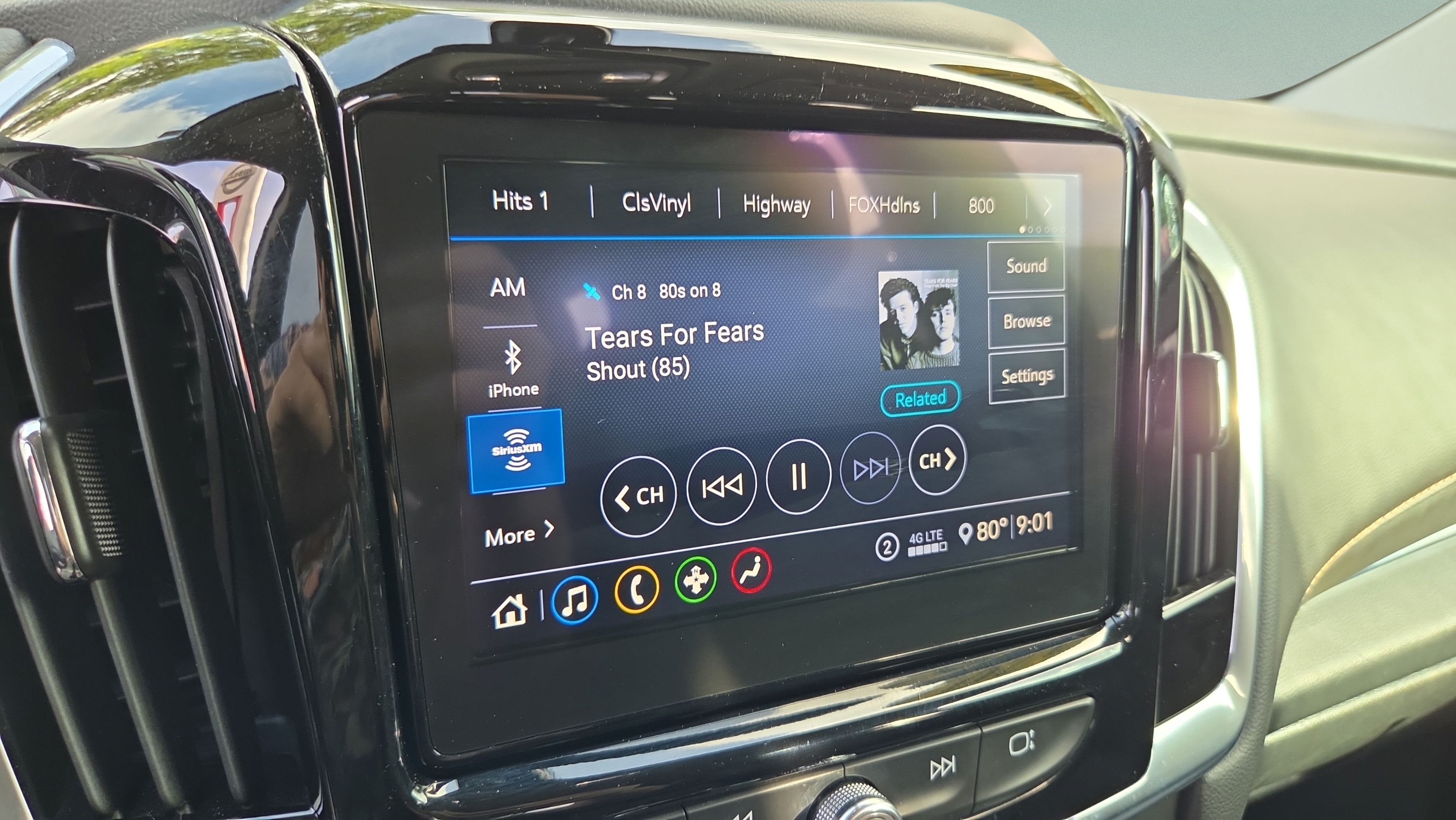 Used 2020 Chevrolet Traverse LT FWD image 19