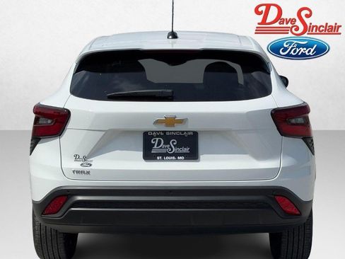 Used 2026 Chevrolet Trax LS w/ Driver Confidence Package FWD image 7