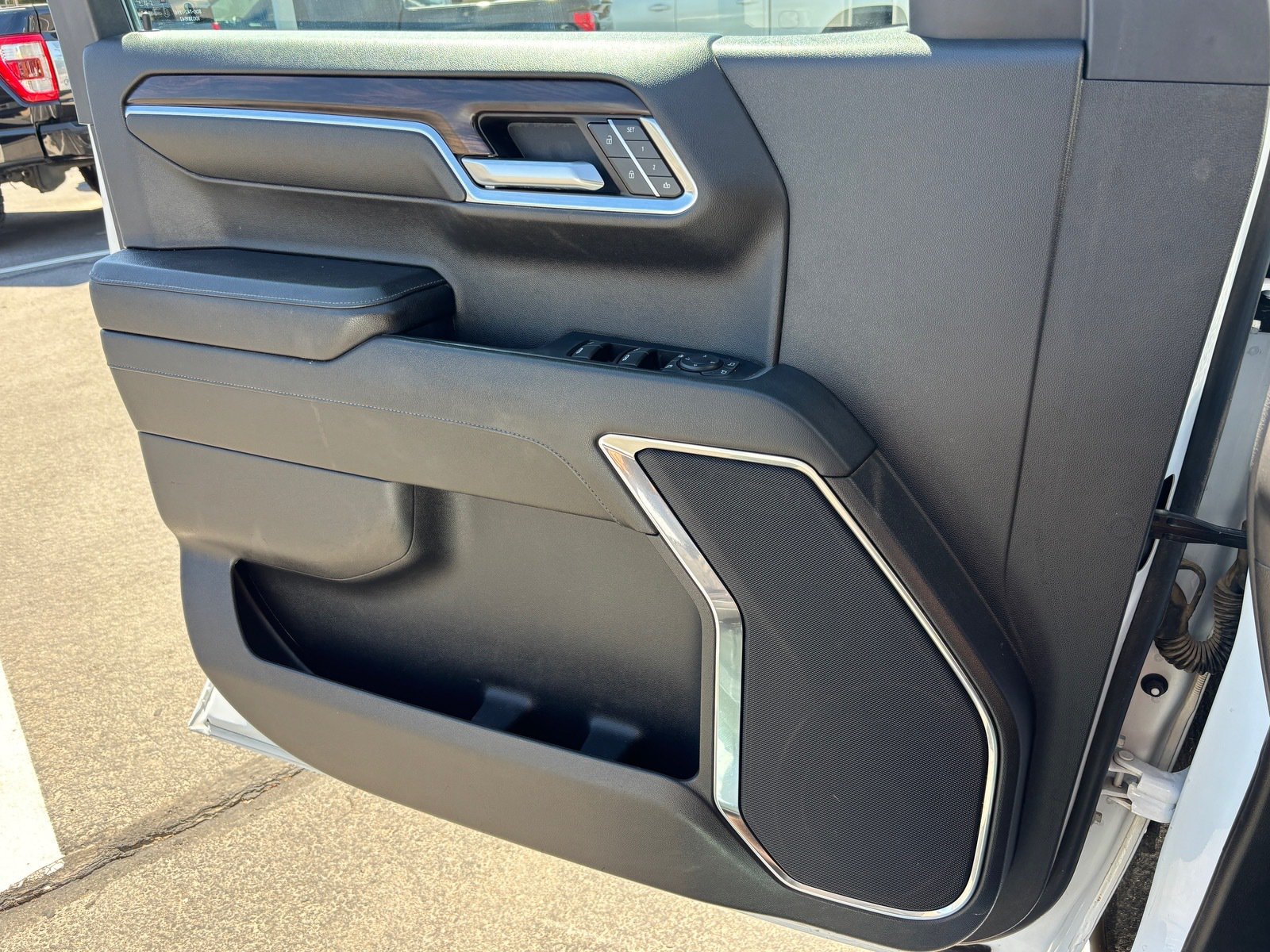 Used 2024 GMC Sierra 1500 SLT AWD/4WD image 11
