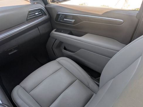 Used 2025 Chevrolet Tahoe LT image 22