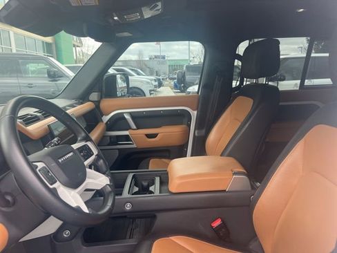 Used 2023 Land Rover Defender 130 X-Dynamic SE image 9