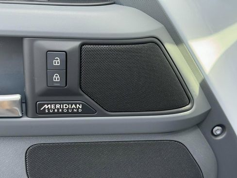 Certified 2025 Land Rover Defender 130 X-Dynamic SE image 26