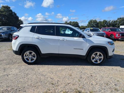 Used 2024 Jeep Compass Latitude AWD/4WD image 2