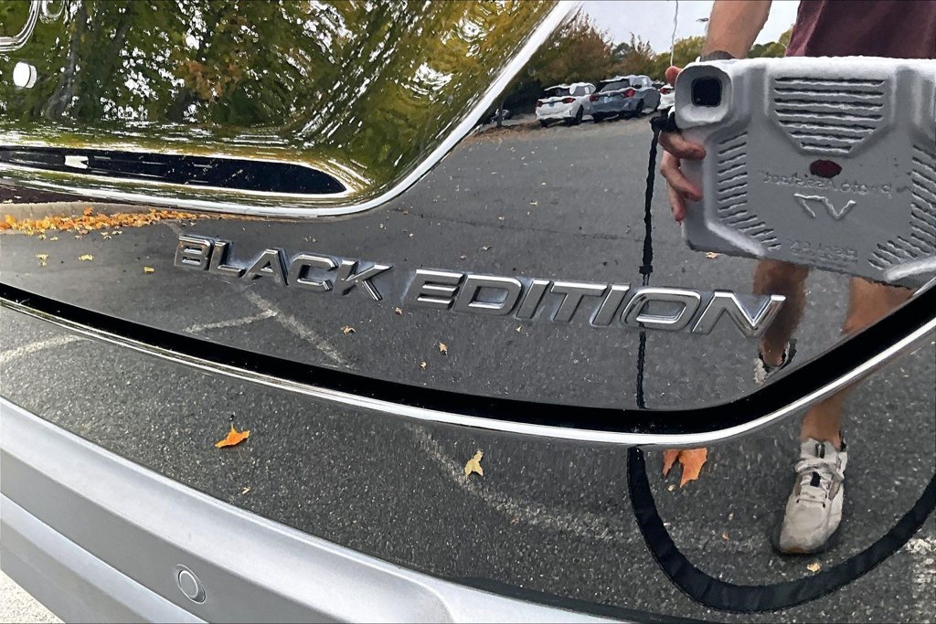 Used 2025 Honda Pilot Black Edition image 26
