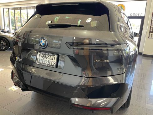 Used 2022 BMW iX xDrive50 w/ Premium Package AWD/4WD image 18