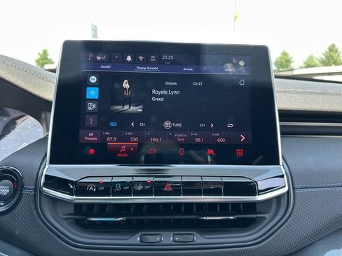 New 2025 Jeep Compass Latitude w/ Altitude Special Edition image 30