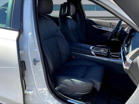 Used 2025 BMW 760i xDrive w/ Premium Package AWD/4WD image 28