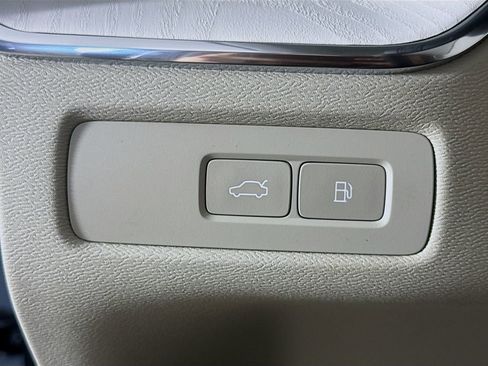 New 2026 Volvo XC60 T8 Ultra w/ Protection Package Premier AWD/4WD image 10