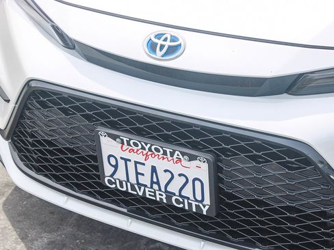 Used 2025 Toyota Corolla SE w/ Convenience Package image 6