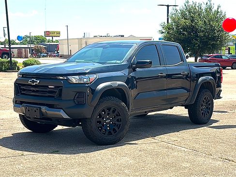 Used 2023 Chevrolet Colorado Trail Boss w/ Technology Package AWD/4WD image 2
