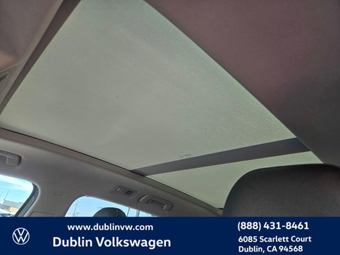 Certified 2023 Volkswagen Taos SE w/ Panoramic Sunroof Package image 16
