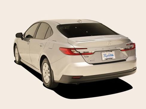 Used 2025 Toyota Camry LE w/ Convenience Package image 8