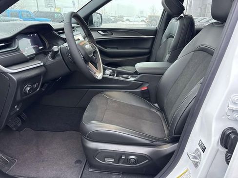 New 2026 Jeep Grand Cherokee Altitude AWD/4WD image 9