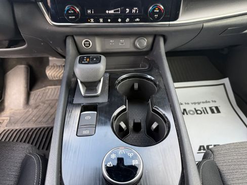 Used 2022 Nissan Rogue SV image 25