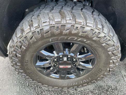 Used 2024 GMC Sierra 2500 AT4 w/ AT4 Premium Plus Package image 6