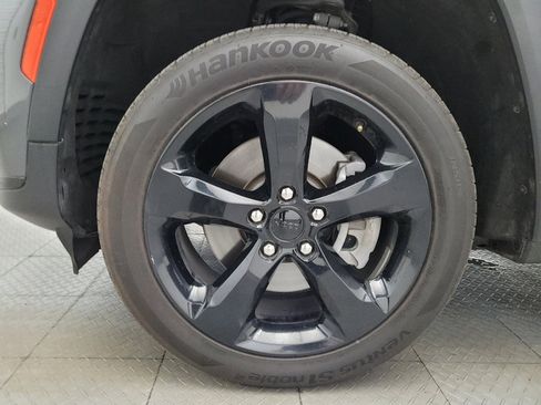 Used 2023 Jeep Grand Cherokee L Laredo RWD image 31