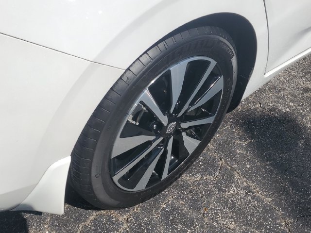 Used 2025 Nissan Sentra SV w/ SV Premium Package FWD image 5