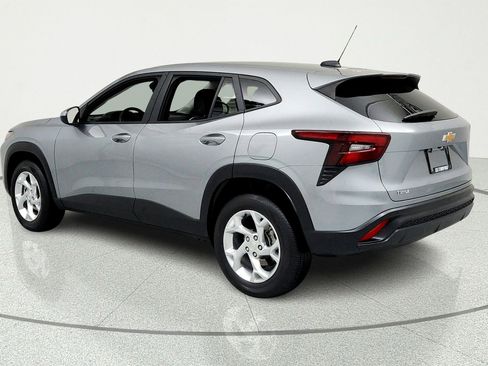 Certified 2025 Chevrolet Trax LS w/ LS Convenience Package FWD image 3