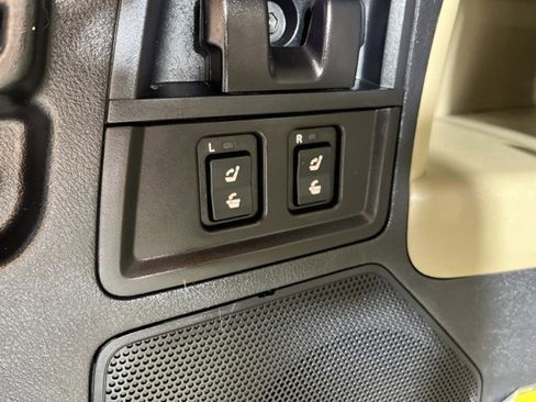 Used 2017 Toyota Sequoia Platinum RWD image 51