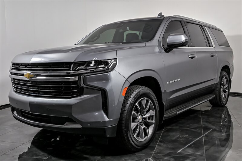 Used 2021 Chevrolet Suburban LT w/ LT Signature Package AWD/4WD image 5