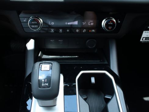 New 2025 Mitsubishi Outlander SE image 21